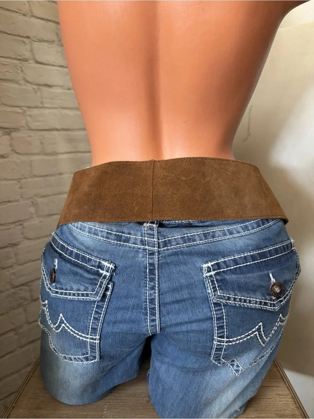 Women’s VTG. Newport News Genuine Leather Suede Wide Pouch Hip Belt S/M NEW